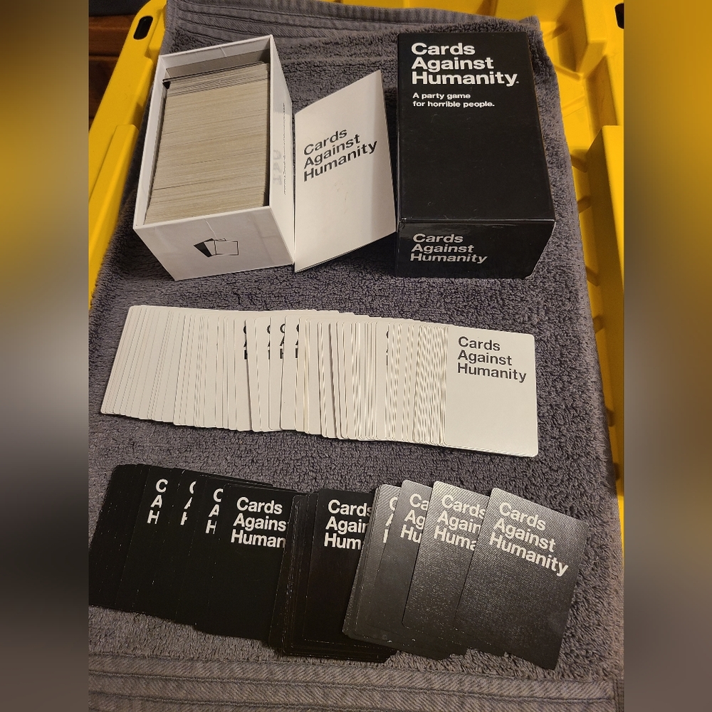 Cards Against Humanity - Picture 3 of 9